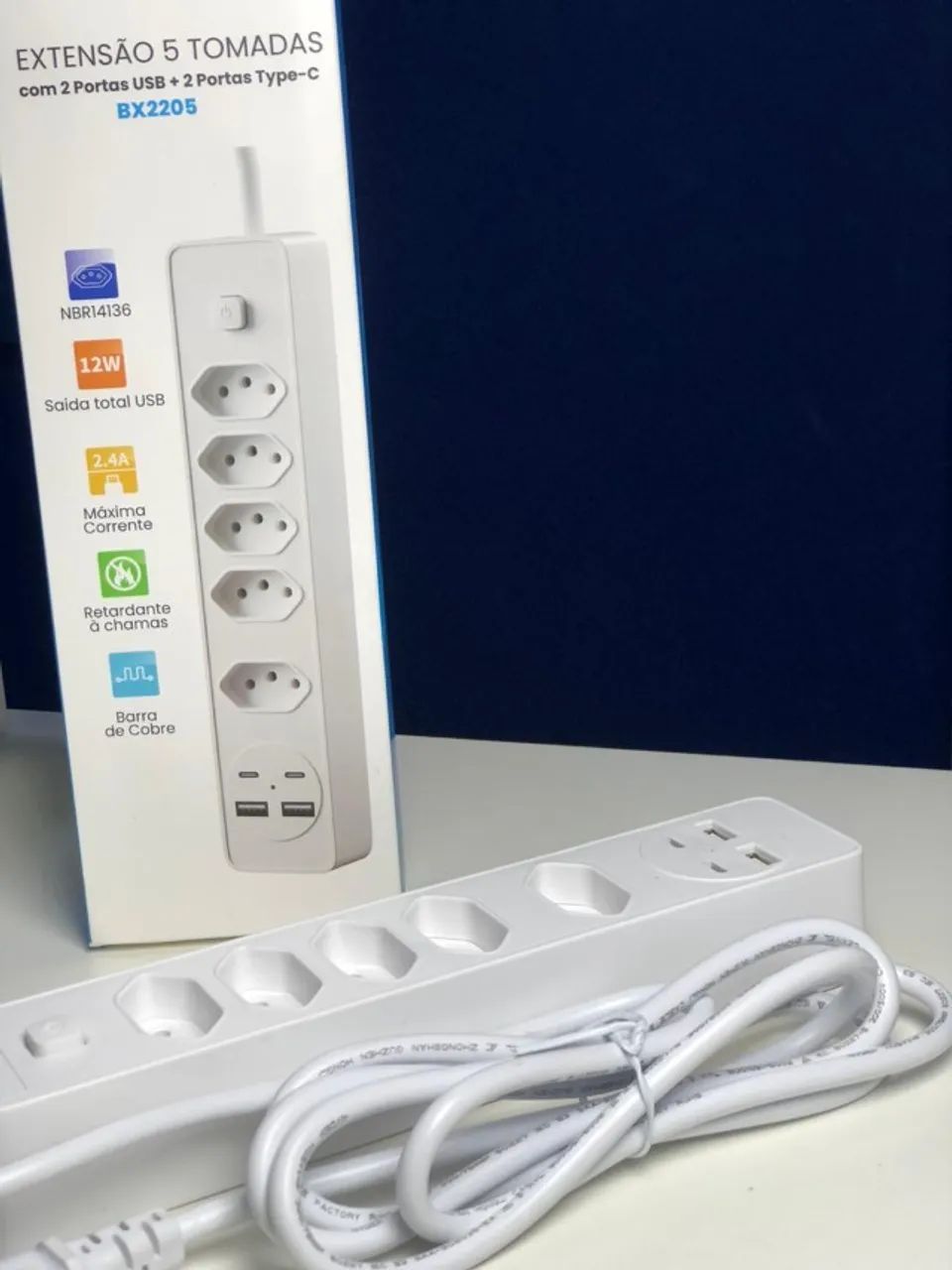 Extensão 5 tomadas com 2 portas USB e 2 portas Type-C - modelo BX2205.