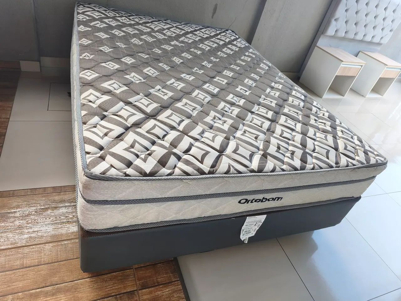 Cama box casal semi nova 