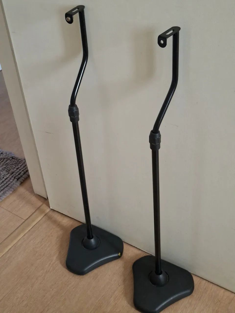PAR DE PEDESTAL PARA CAIXAS DE HOME THEATER BASE TRIANGULAR - Foto 2