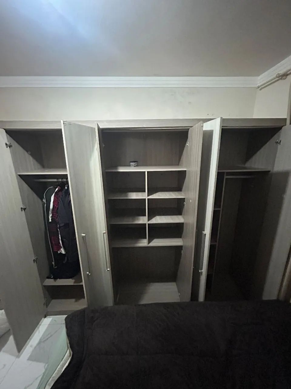 Guarda-roupa 6 portas com espelho - Foto 3