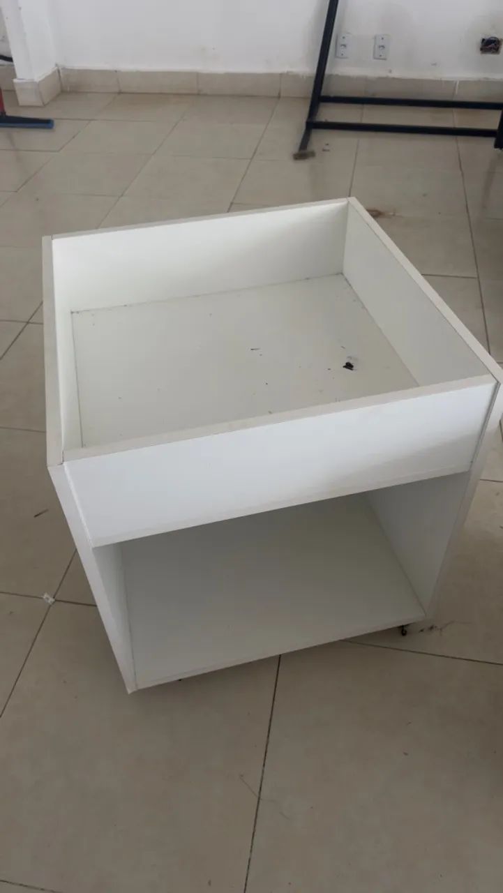 Mesas em MDF com rodinha e compartimento.  - Foto 3