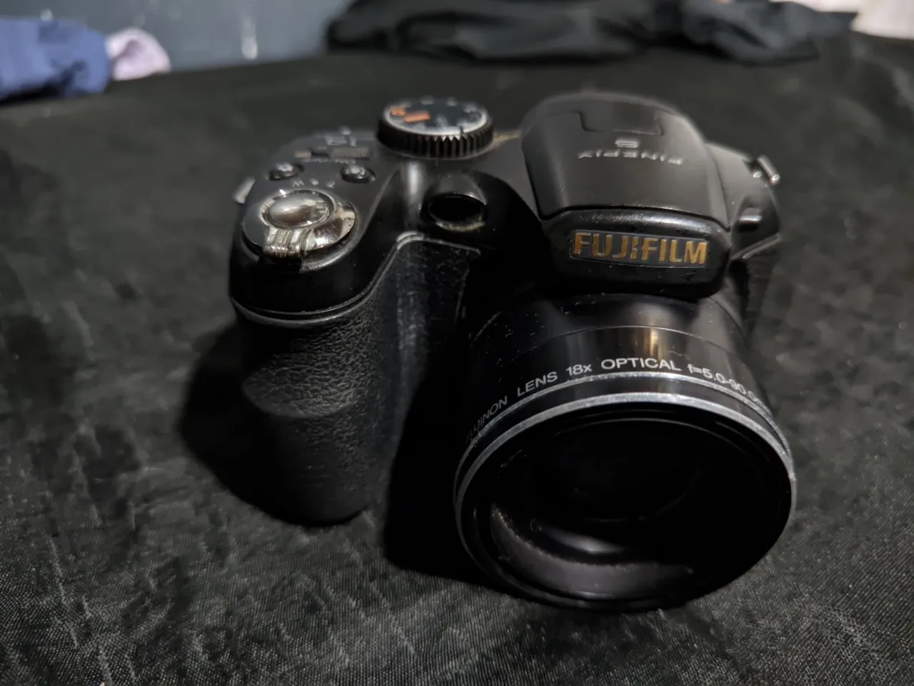 Fujifilm FinePix F40fd com Caixa e Acessórios ? Muito Bem