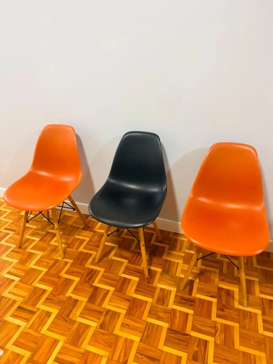 Conjunto de cadeiras modernas