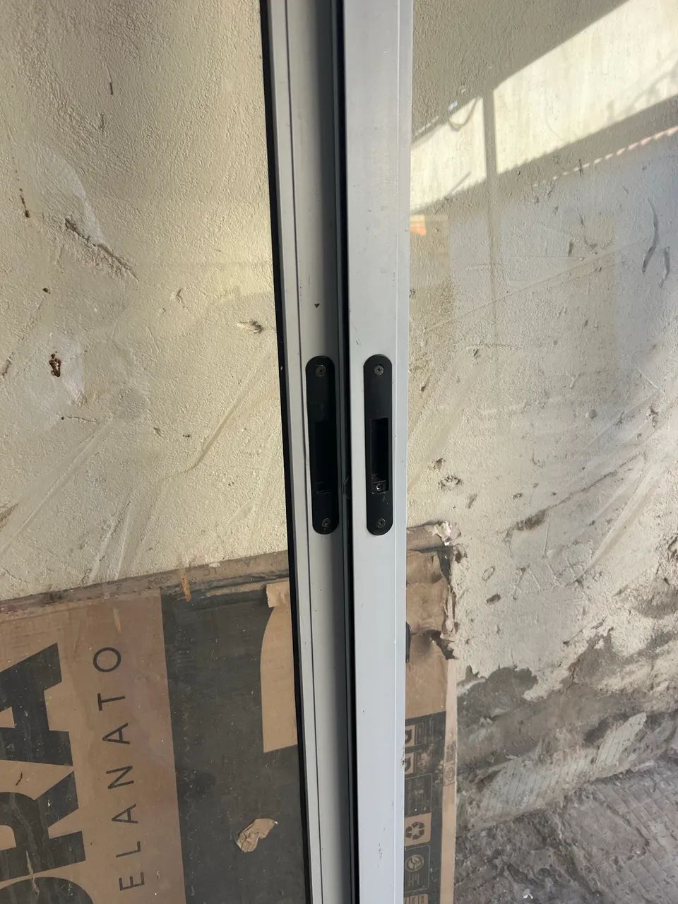 Porta de vidro com esquadria de alumínio.  - Foto 2