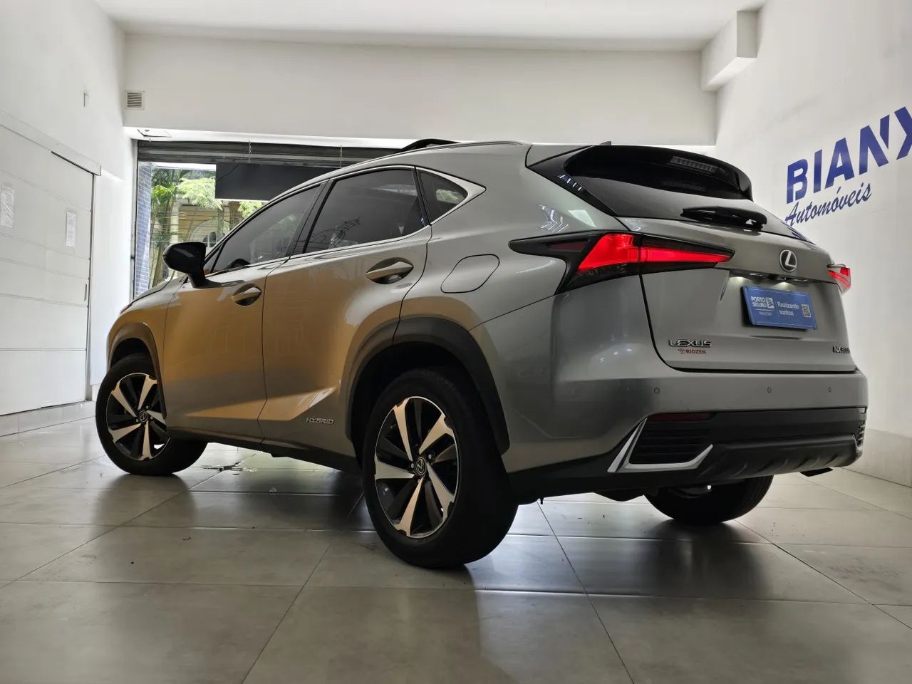 Lexus NX-300 H Luxury 2.5 16V Aut., foto 4 de 19