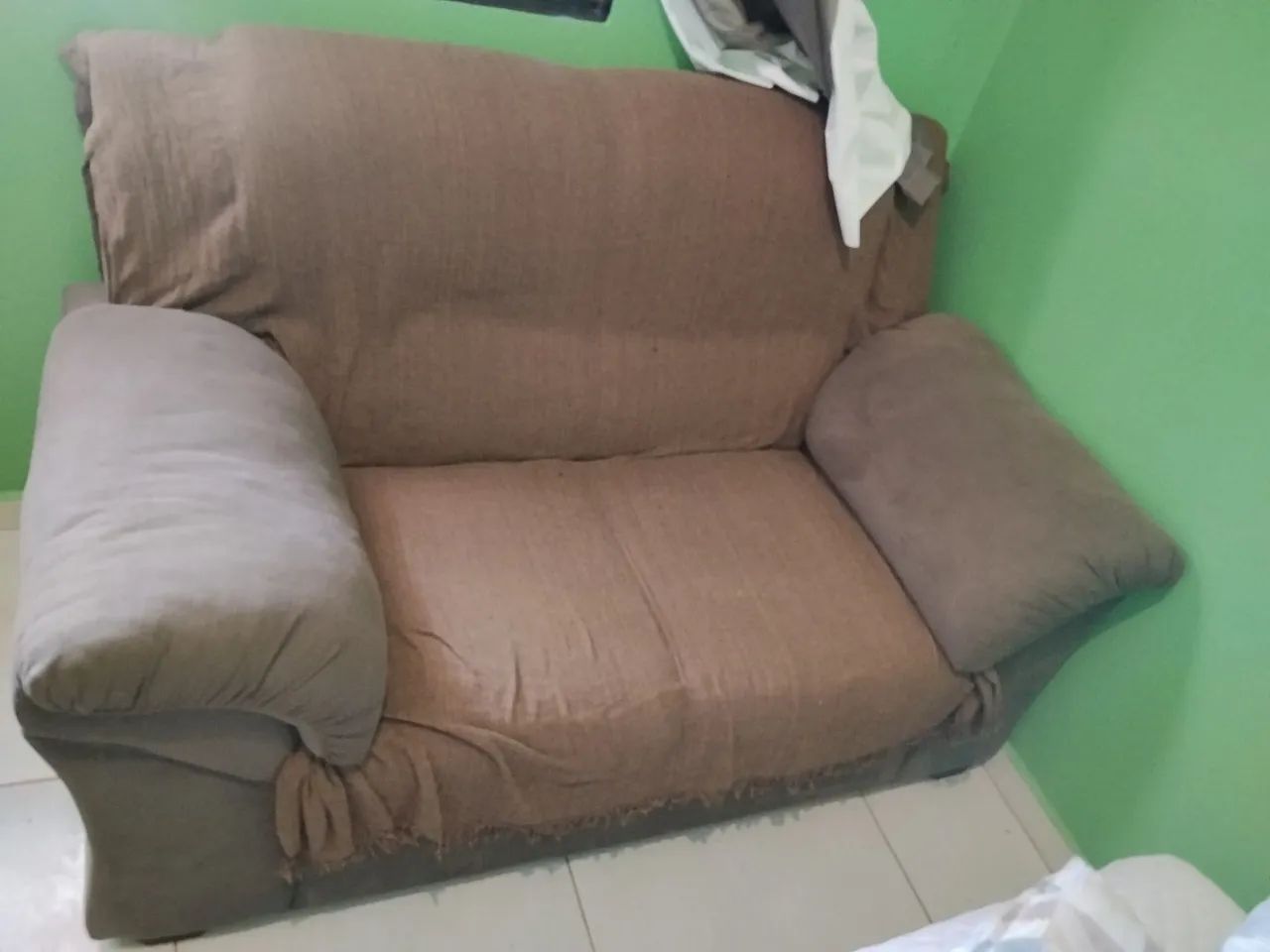 Vende-se jogo de sofá 3 e 2 lugares 