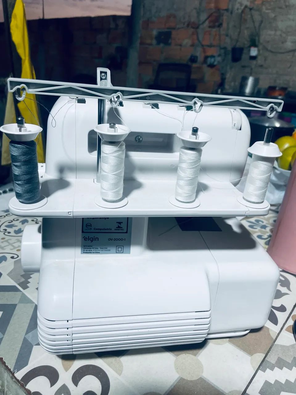 Máquina overlock  - Foto 4