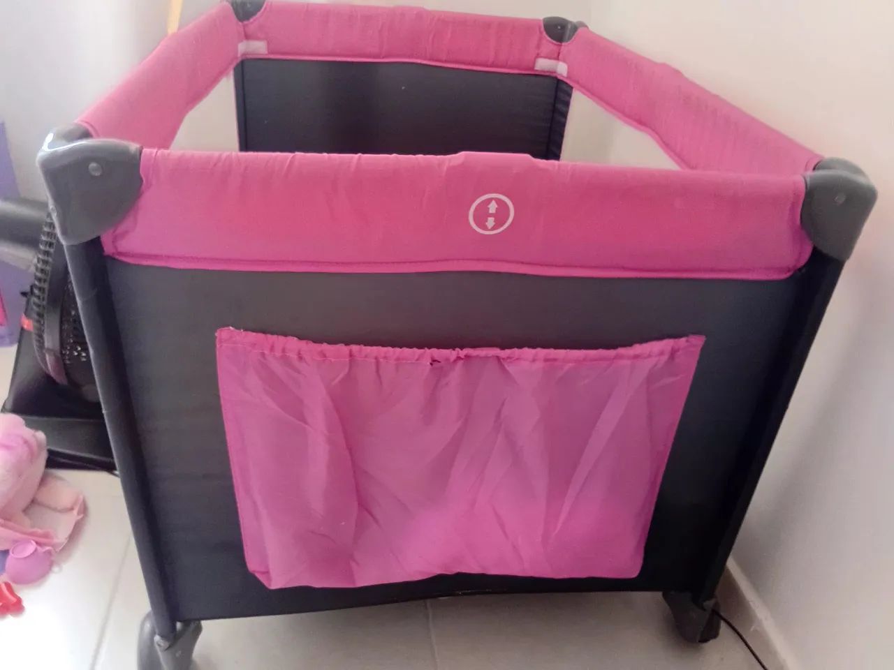 Beço cercado de menina infantil  - Foto 2