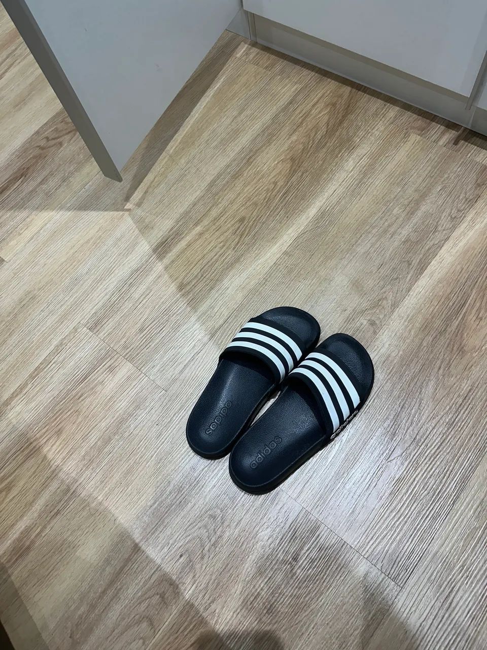 Chinelo Slide adidas tam 35 - Foto 2