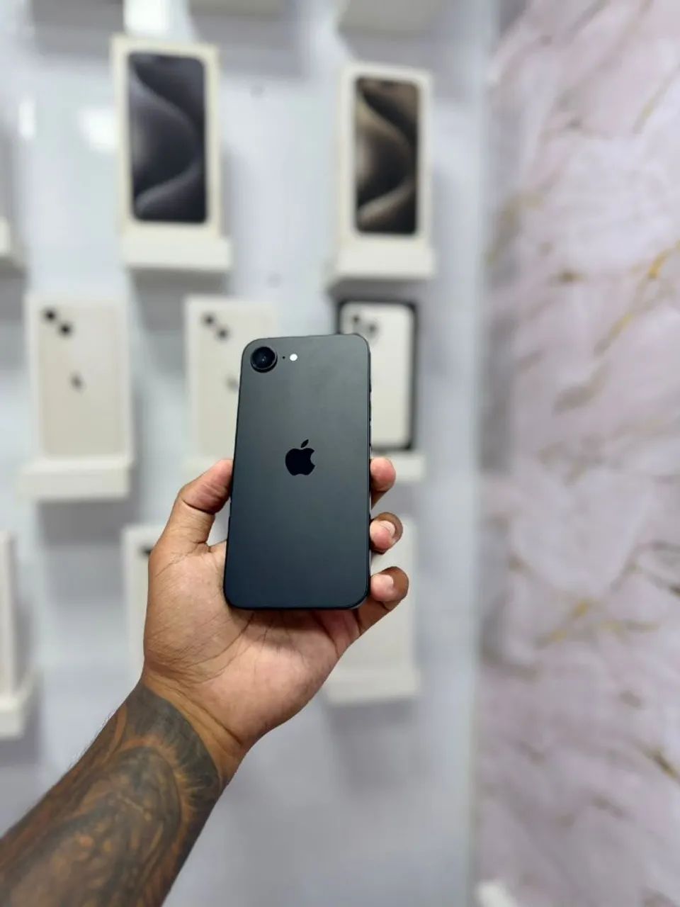 IPHONE 16e 256GB PRETO<br>R$ 3.599,00