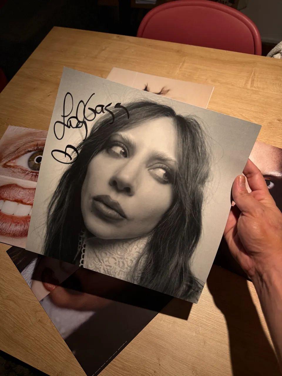 MAYHEM - Lady Gaga (Autografado) - Foto 2