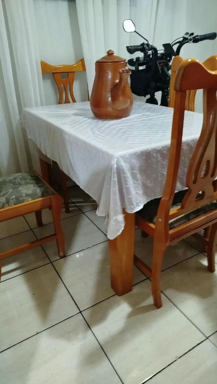 Jogo de mesa com cadeiras em madeira  - Foto 2