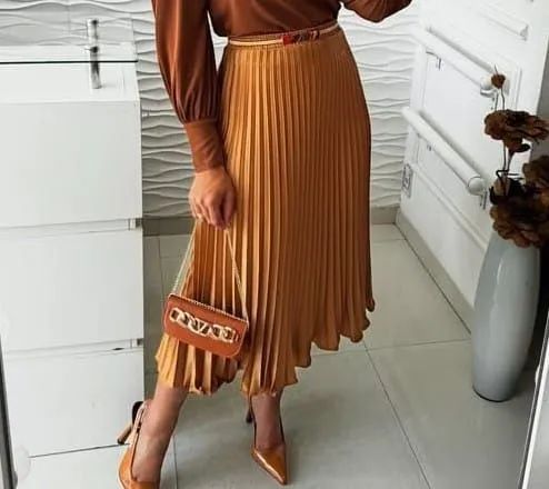 Saia plissada dourada caramelo 