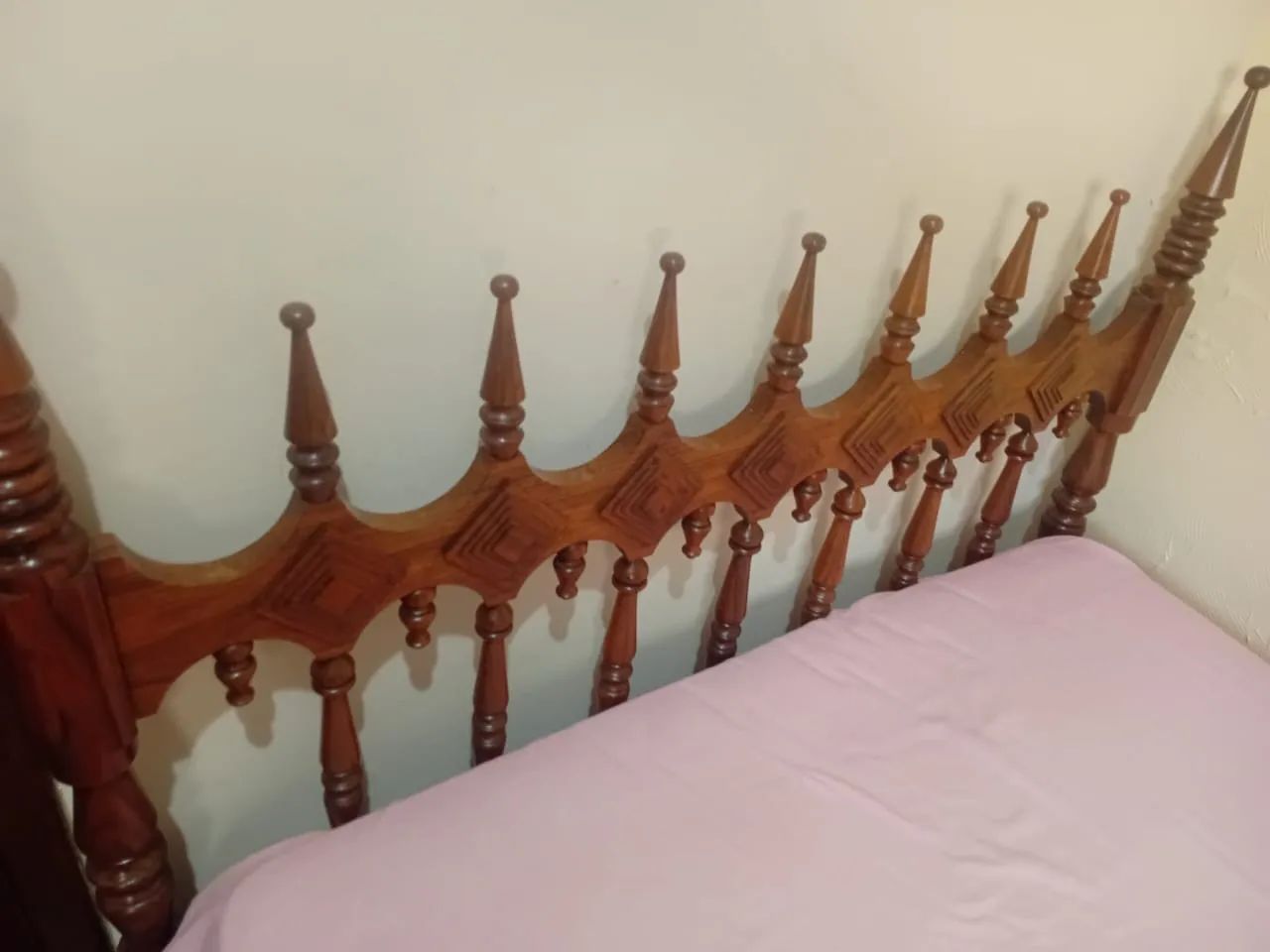 Cama madeira violeta 