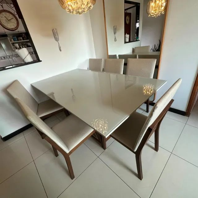 Mesa de jantar com cadeiras