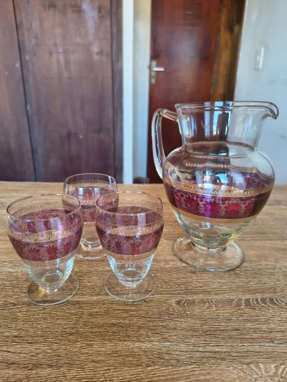 Conjunto Jarra e Copos de Cristal Vinho e Dourado (Vintage Década 70)