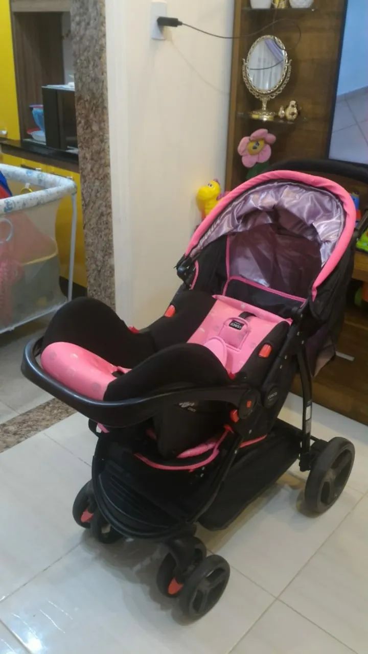 Carrinho de bebê da Cosco Rosa e Preto  - Foto 4