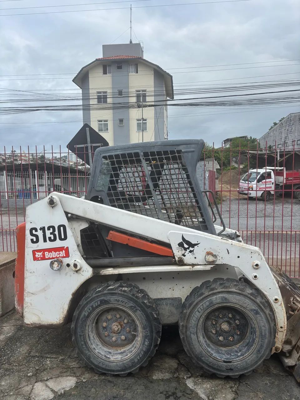 Vendo Bob Cat 130 carregadeira 