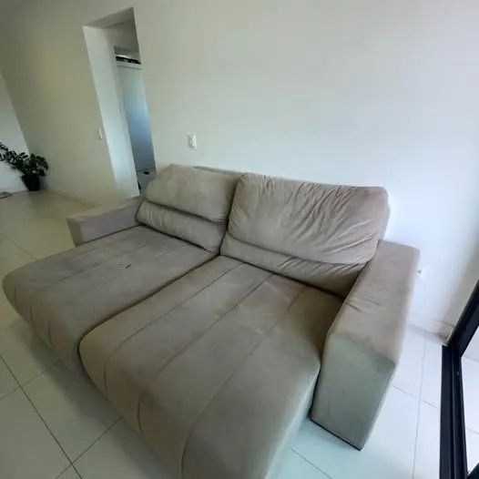 Sofá dois lugares 240cm de comprimento por 100cm largura - em bom estado  - Foto 4