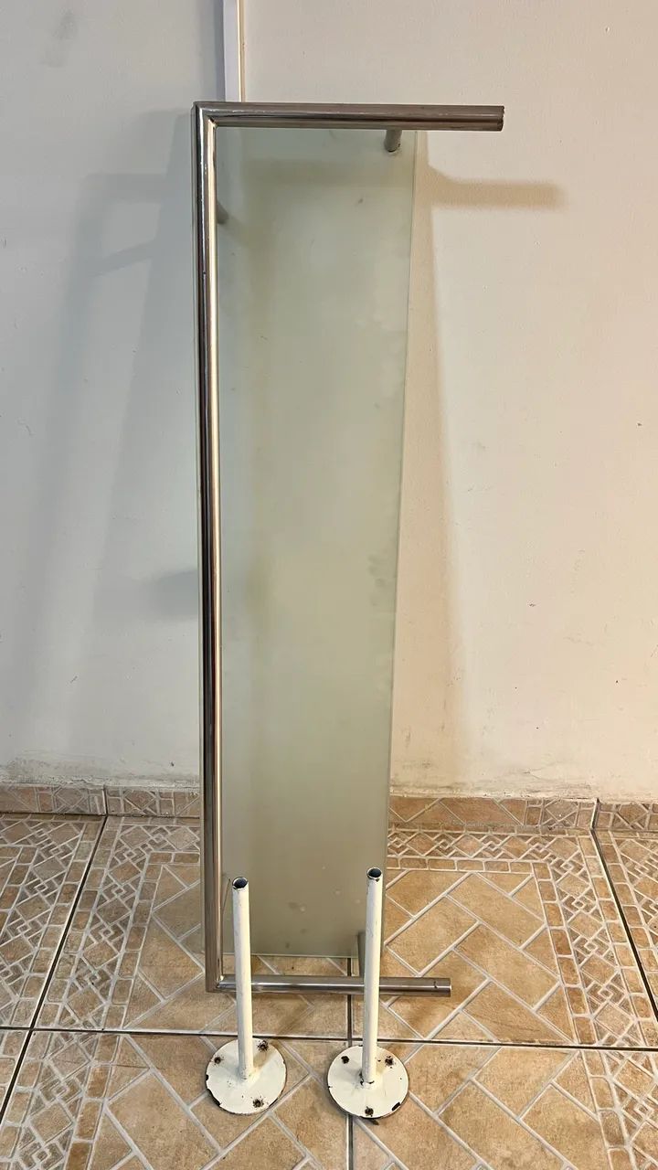 Arara de Parede 1,20m com Vidro P/ Lojas - Foto 2