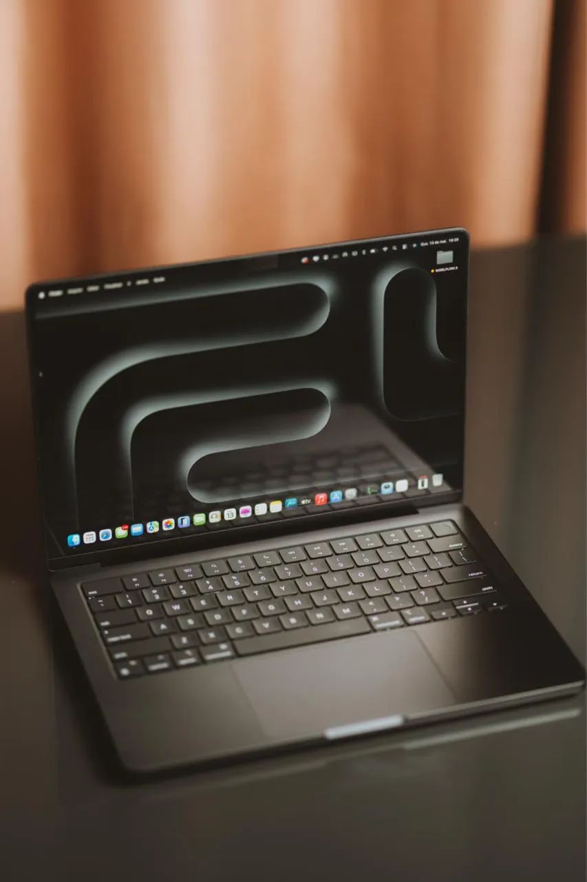 美品　MacBook Pro 14.2 M4 16GB 512GB Macbook Pro 14 Apple M4 SSD de 16 GB, 512 GB de espaço, cor preta
