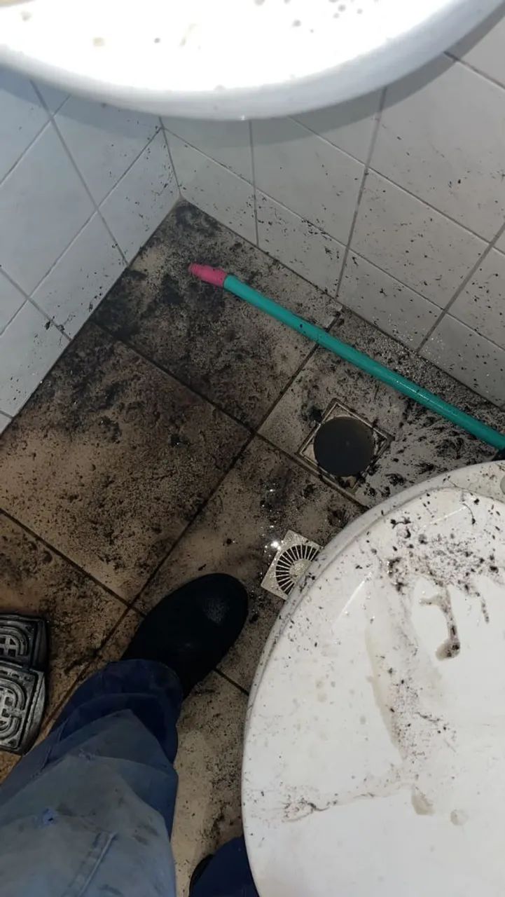 Desentupimento de esgoto - Foto 5