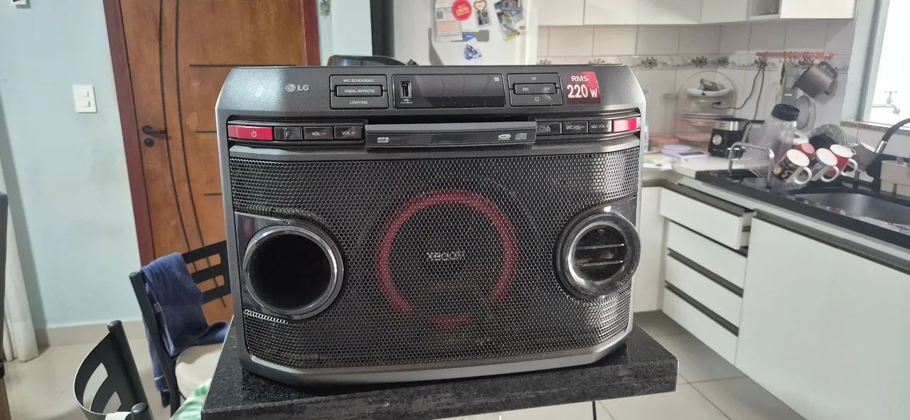 Vendo Aparelho Som LG 220W