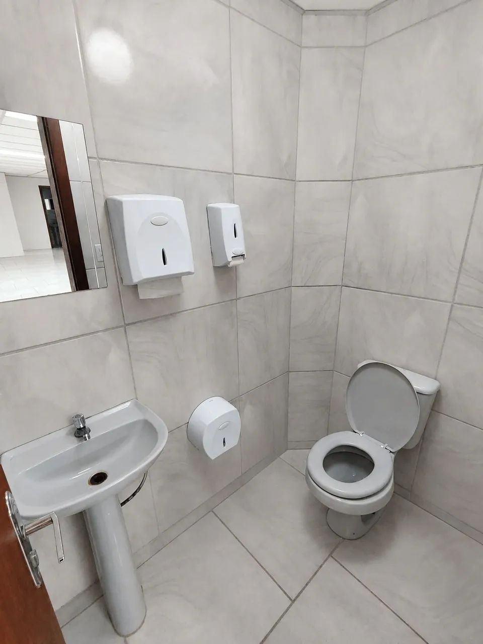Prédio Comercial com 600m², Escritórios, Pavilhão e Ampla Área Externa - Foto 5