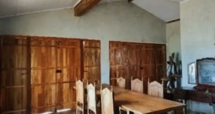 Vendo mesa grande com 6 cadeiras centenárias 