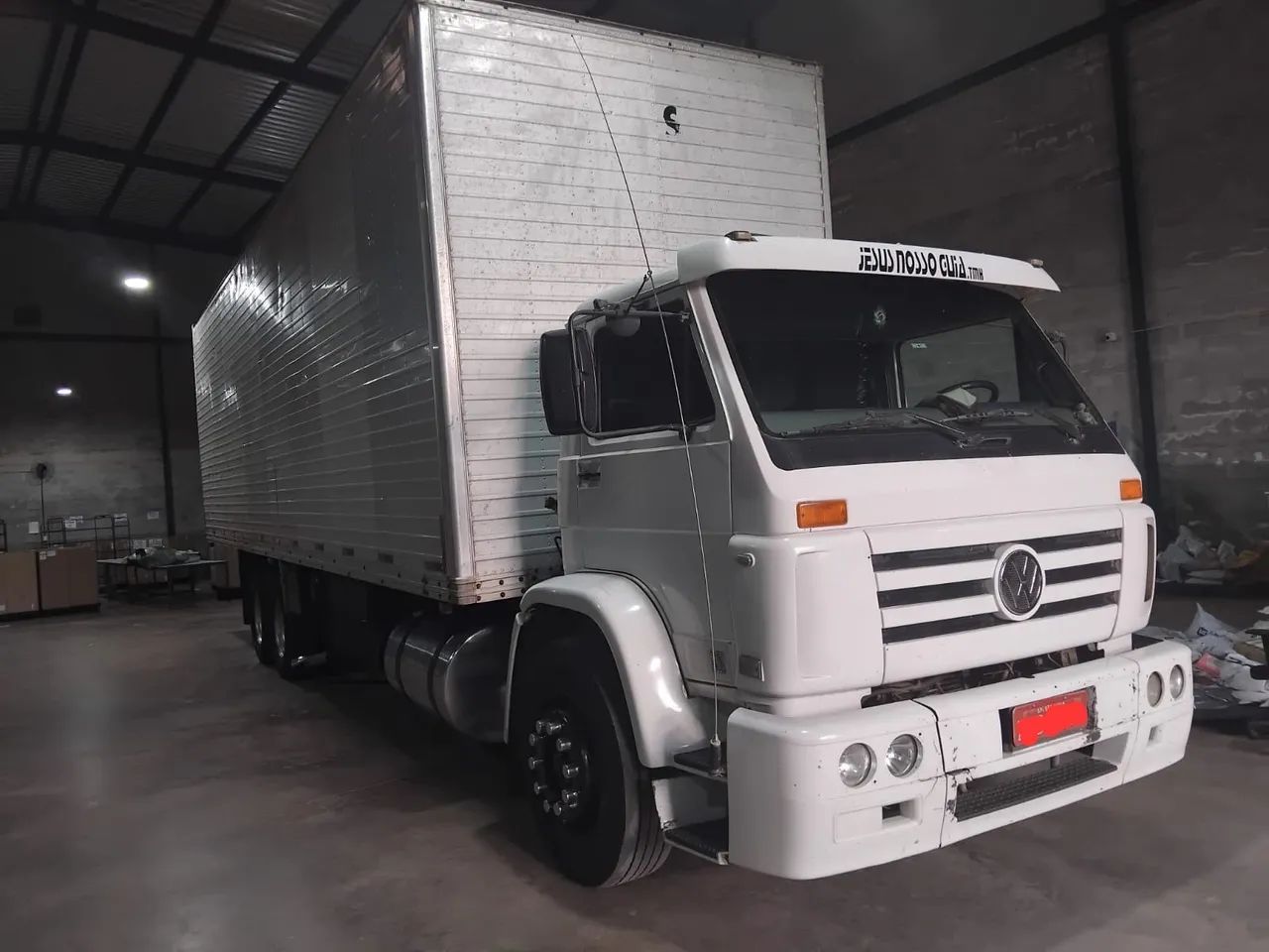 VW 18310 Truk baú  - Foto 5