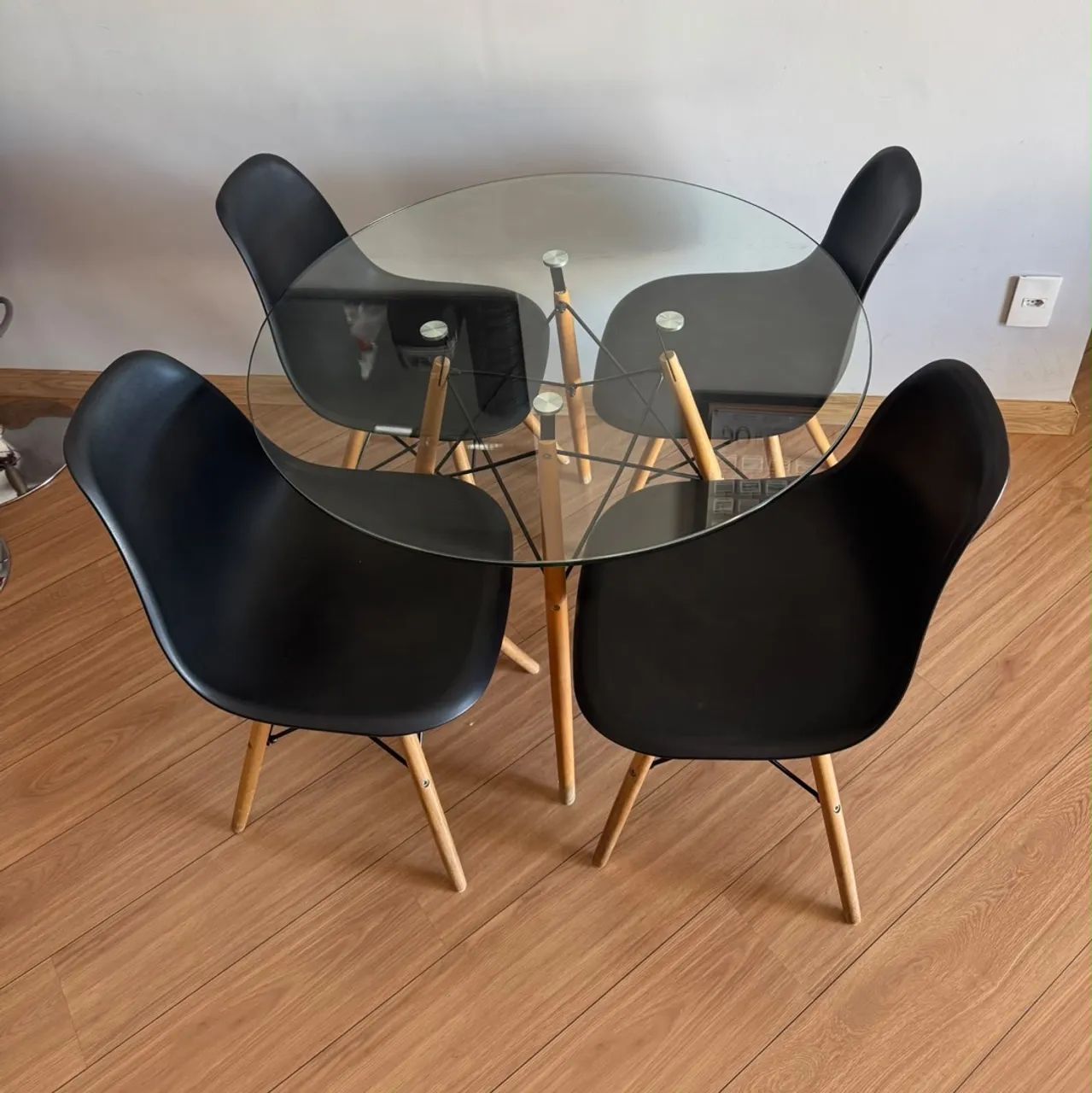 Conjunto Mesa de vidro 4 cadeiras - Foto 3