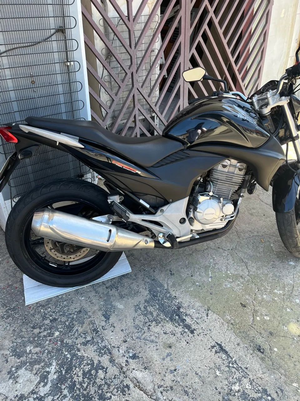 MOTO CB 300