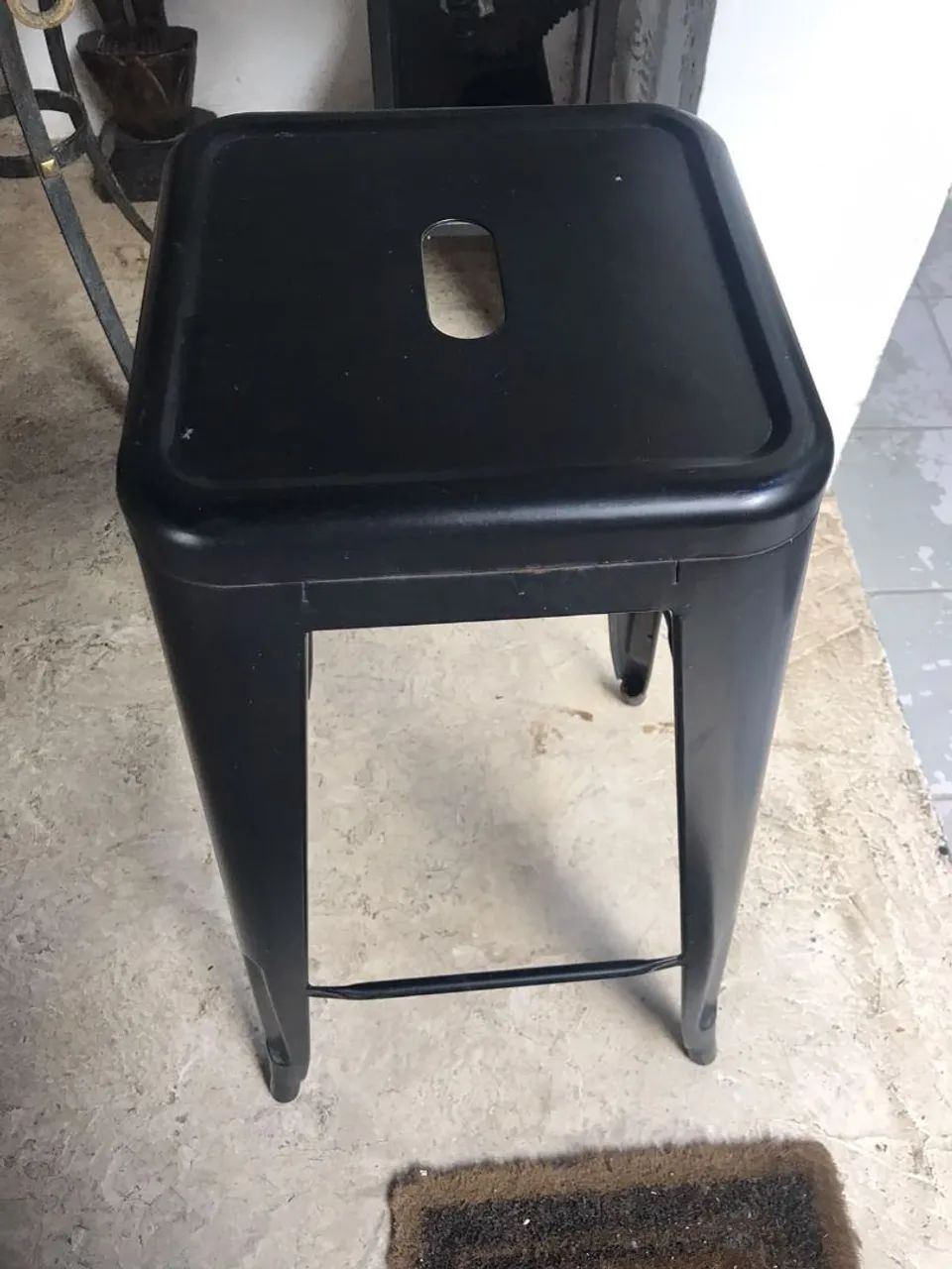 Banco alto preto