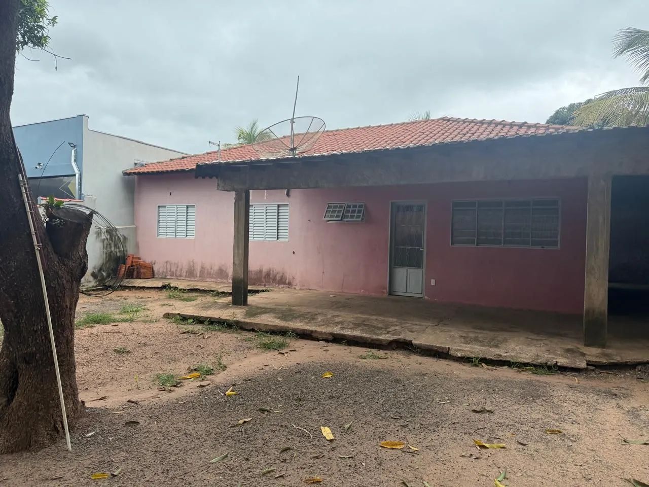 Casa com 4/4 sendo 1 suite em coroados 