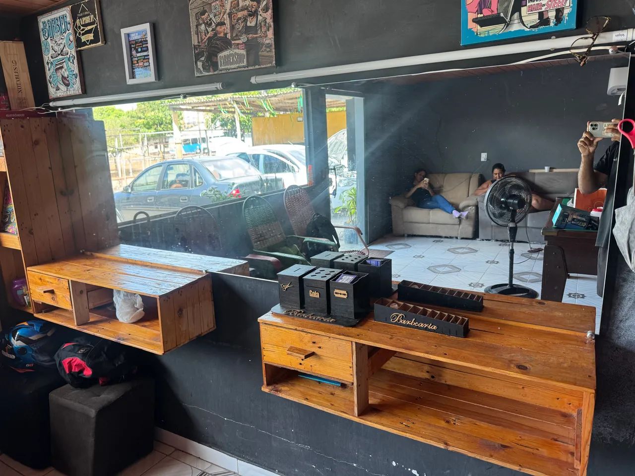 Vendo Bancada e espelho para barbearia 