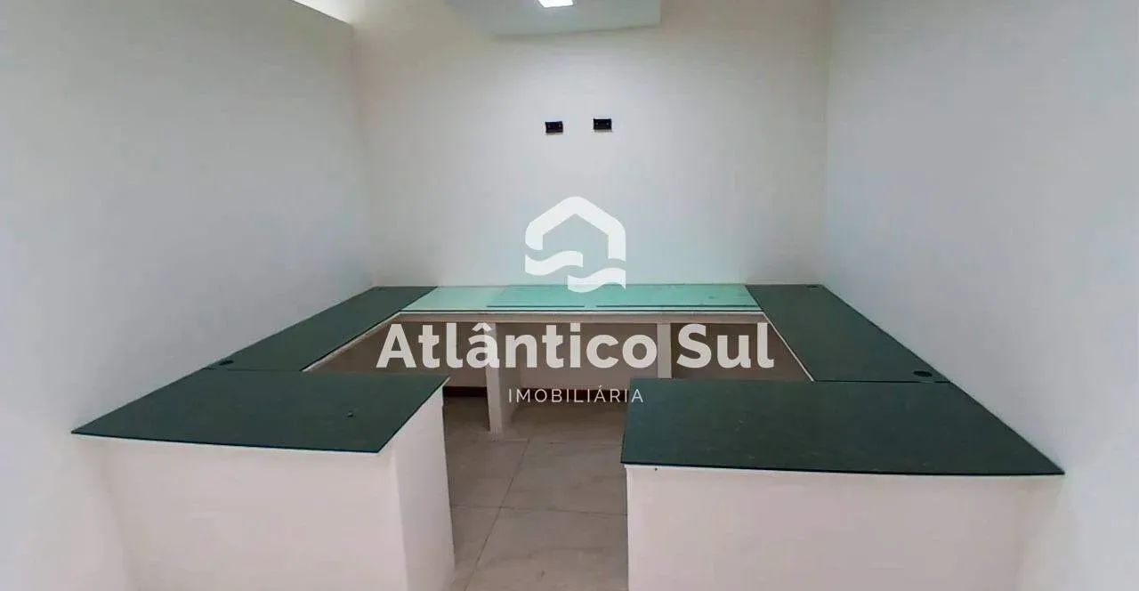 Sala Comercial com Mesas e Cortinas - Venda - Condomínio Costa Azul - Foto 2