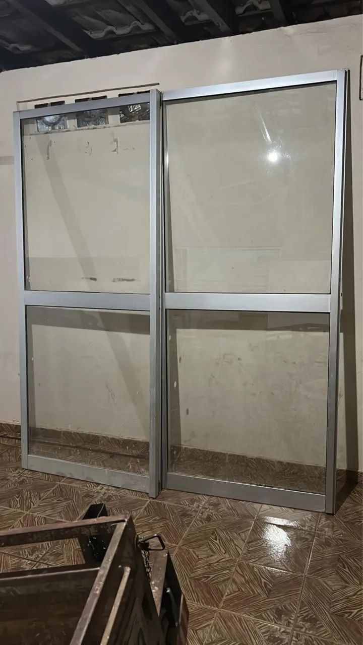 Porta de Correr - Vidro e Alumínio   