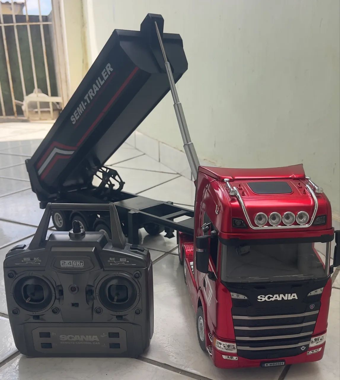 Scania 770 controle remoto caçamba  - Foto 3