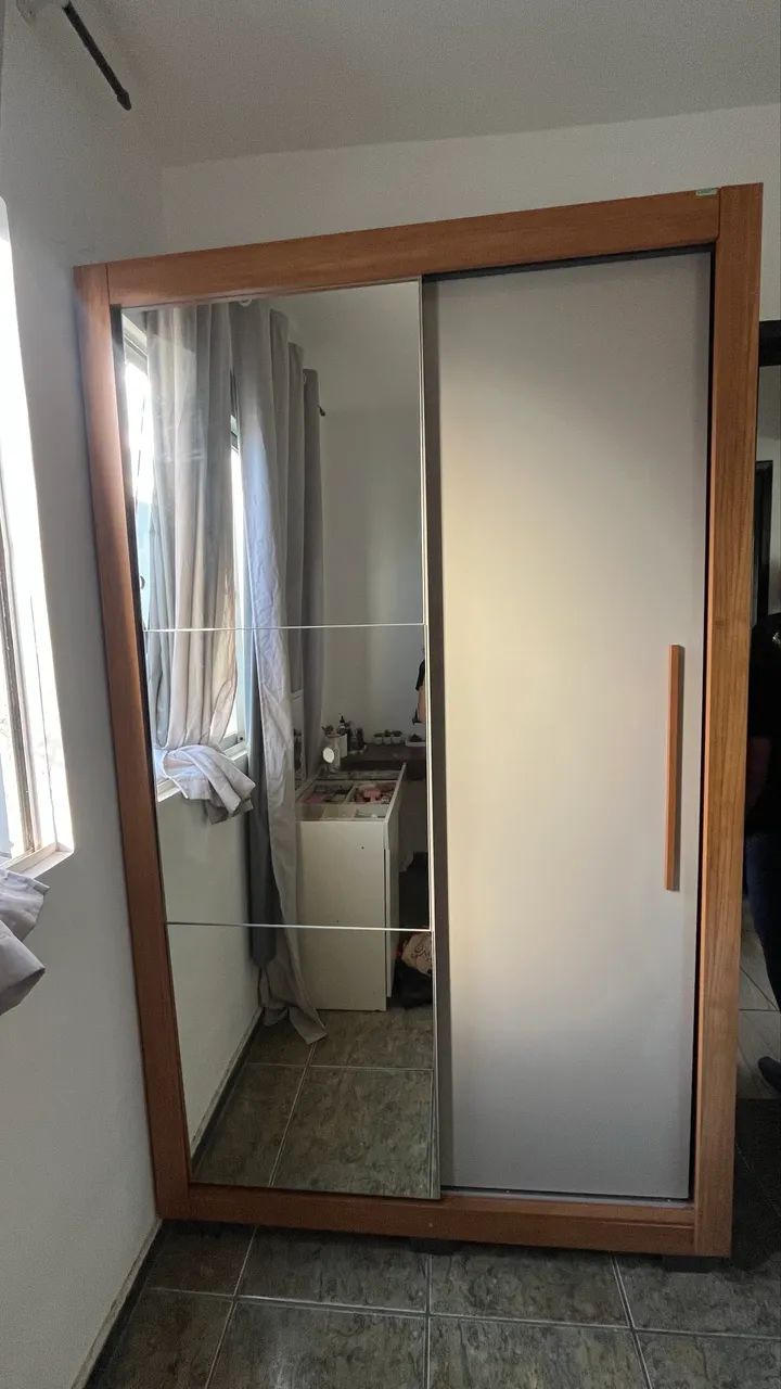 VENDO GUARDA-ROUPA COM ESPELHO - Foto 5