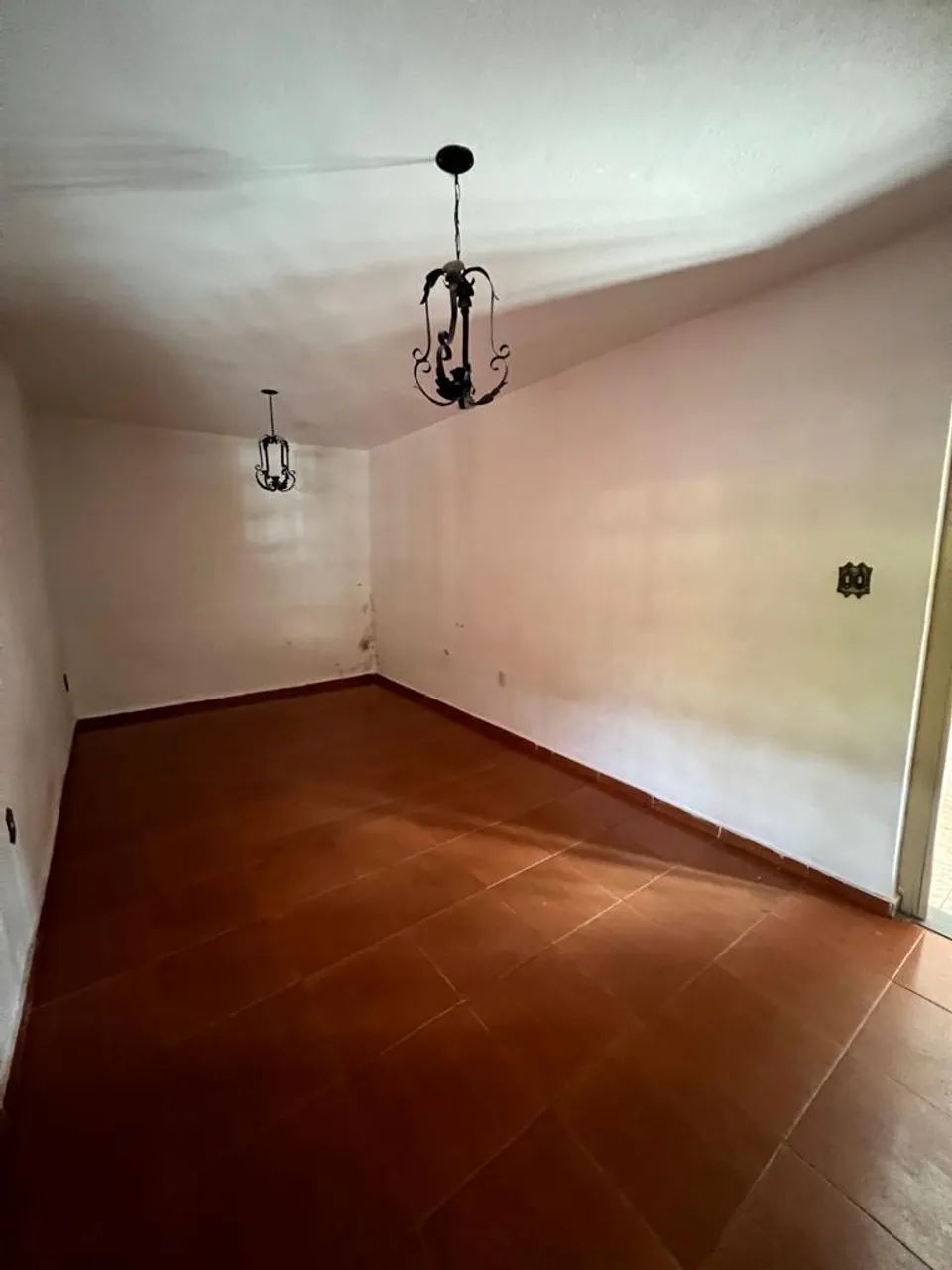 Casa ampla de 2 pavimentos à venda - imóvel já alugado e gerando renda - Foto 5