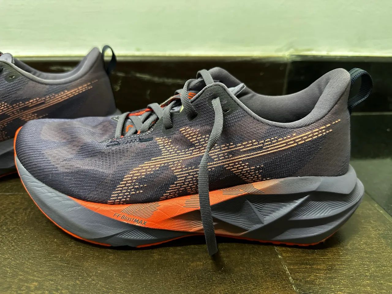 Tênis ASICS novablast 5 - Foto 2