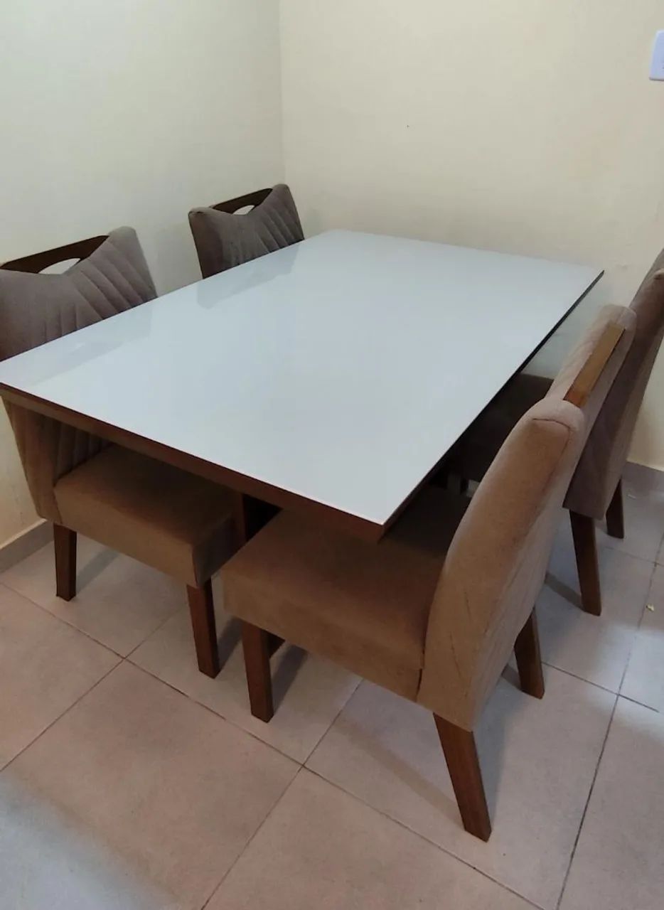 Conjunto de mesa e cadeiras. - Foto 4