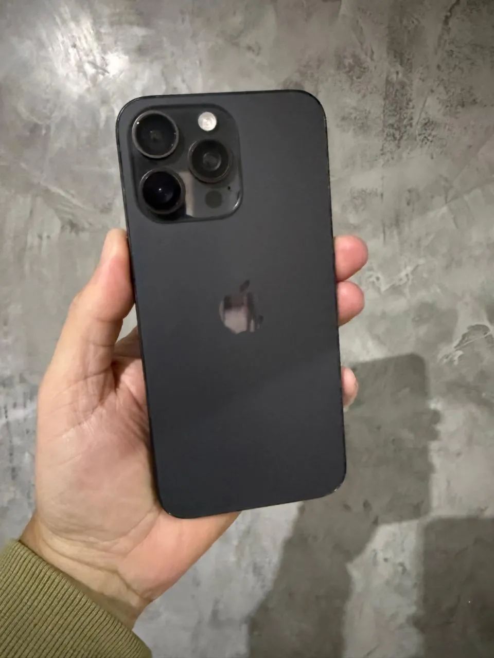 iPhone 15 pro Max 90%saúde com caixa  - Foto 5
