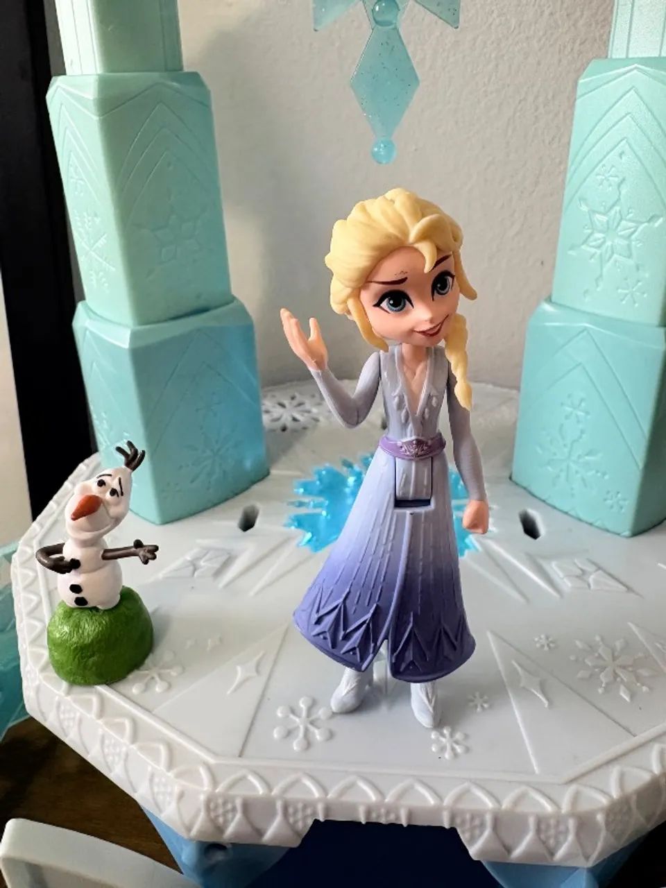 Kit Frozen Castelo, Bonecos E Quadro  - Foto 3