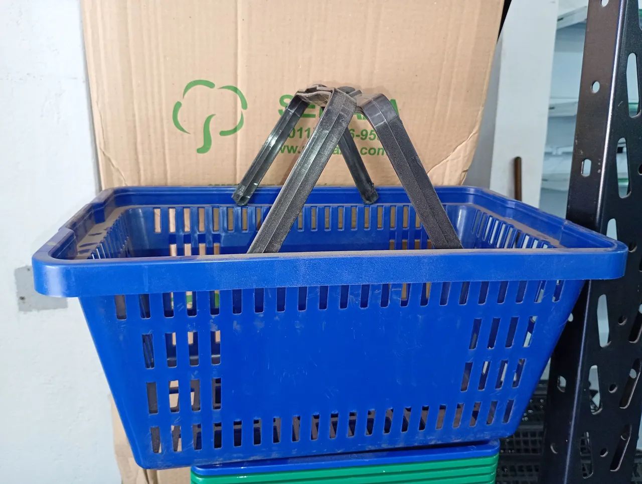 CESTA DE COMPRAS E CESTO PLASTICO * - Foto 5