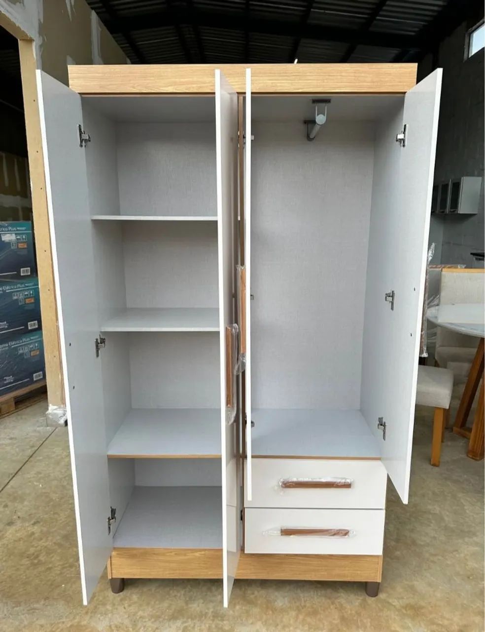 Guarda Roupa 4 Portas com Espelho Novo - Foto 2