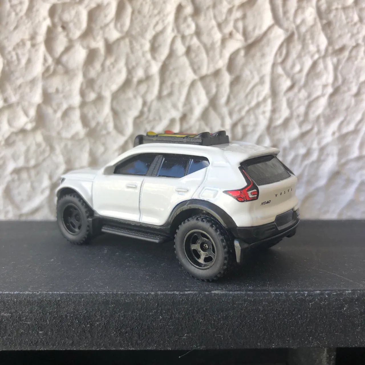 Hot Wheels Volvo XC40 - Foto 3