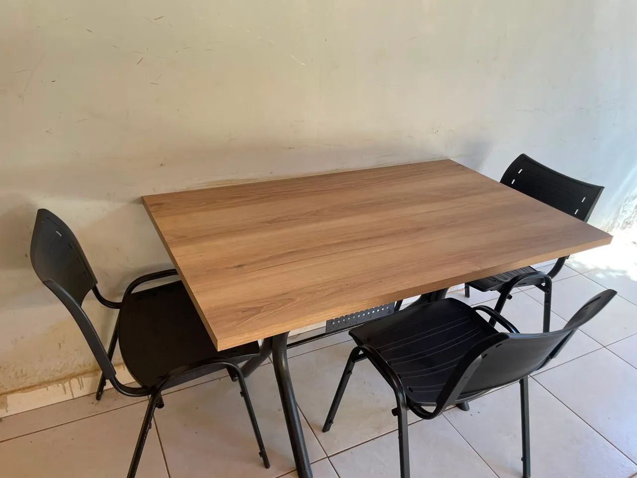 Mesa de jantar com 3 cadeiras 