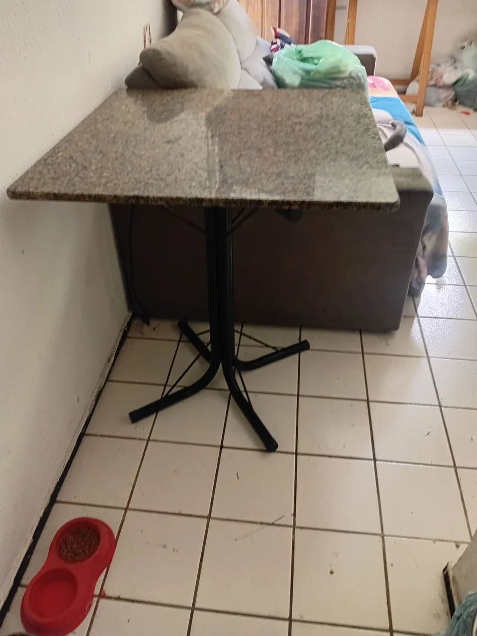 Mesa de mármore quadrada
