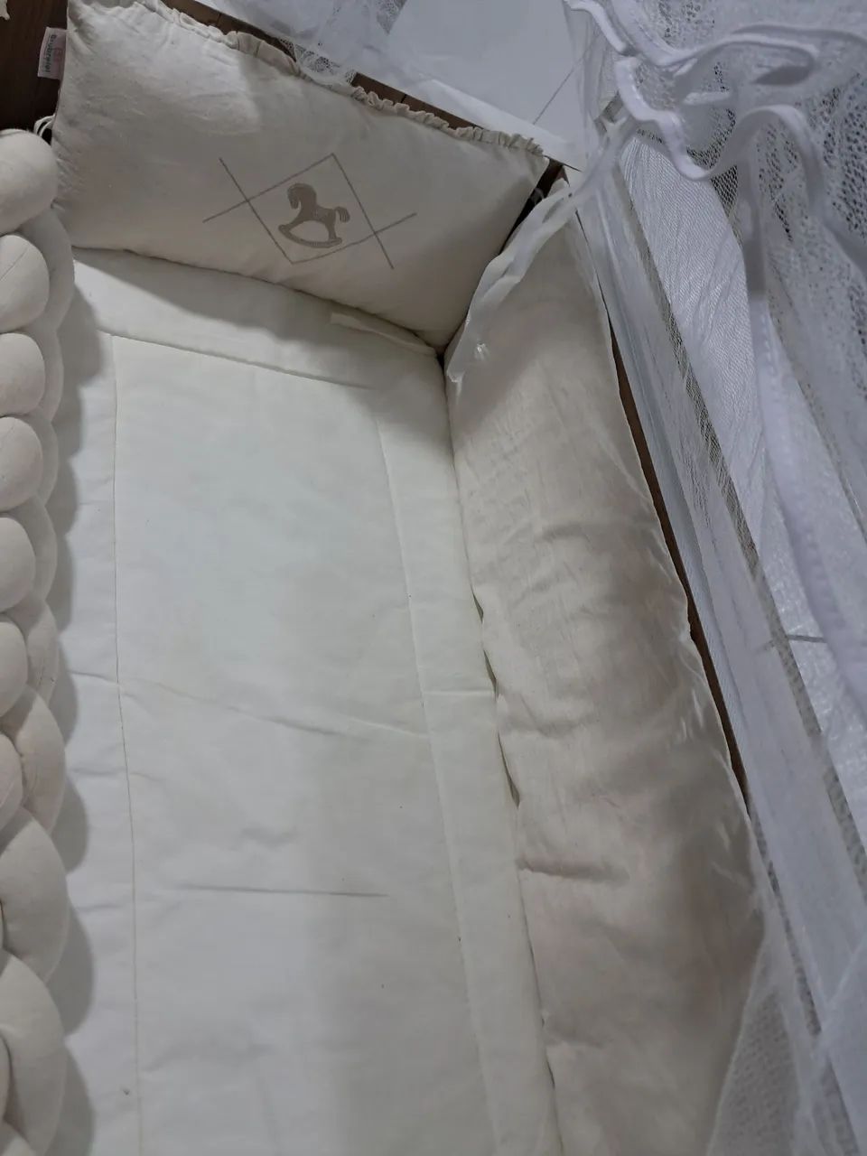 Mini berço em madeira completo - Foto 4